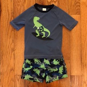 Swim trunks & rashguard
